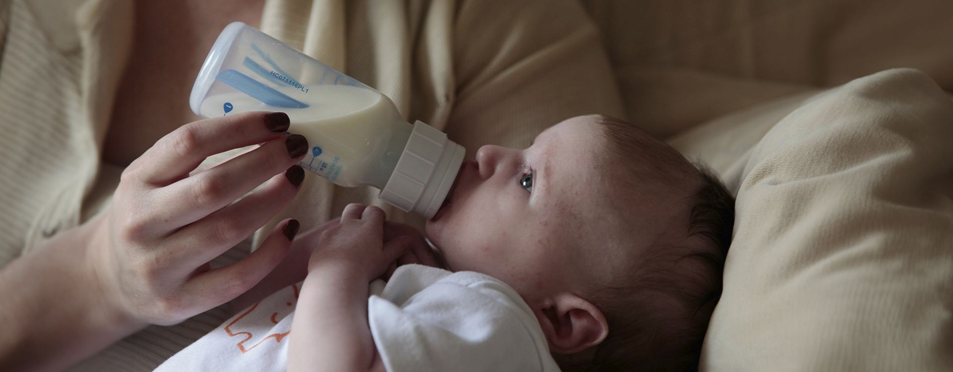 ¿Cómo esterilizar biberones de tu bebé con un esterilizador?